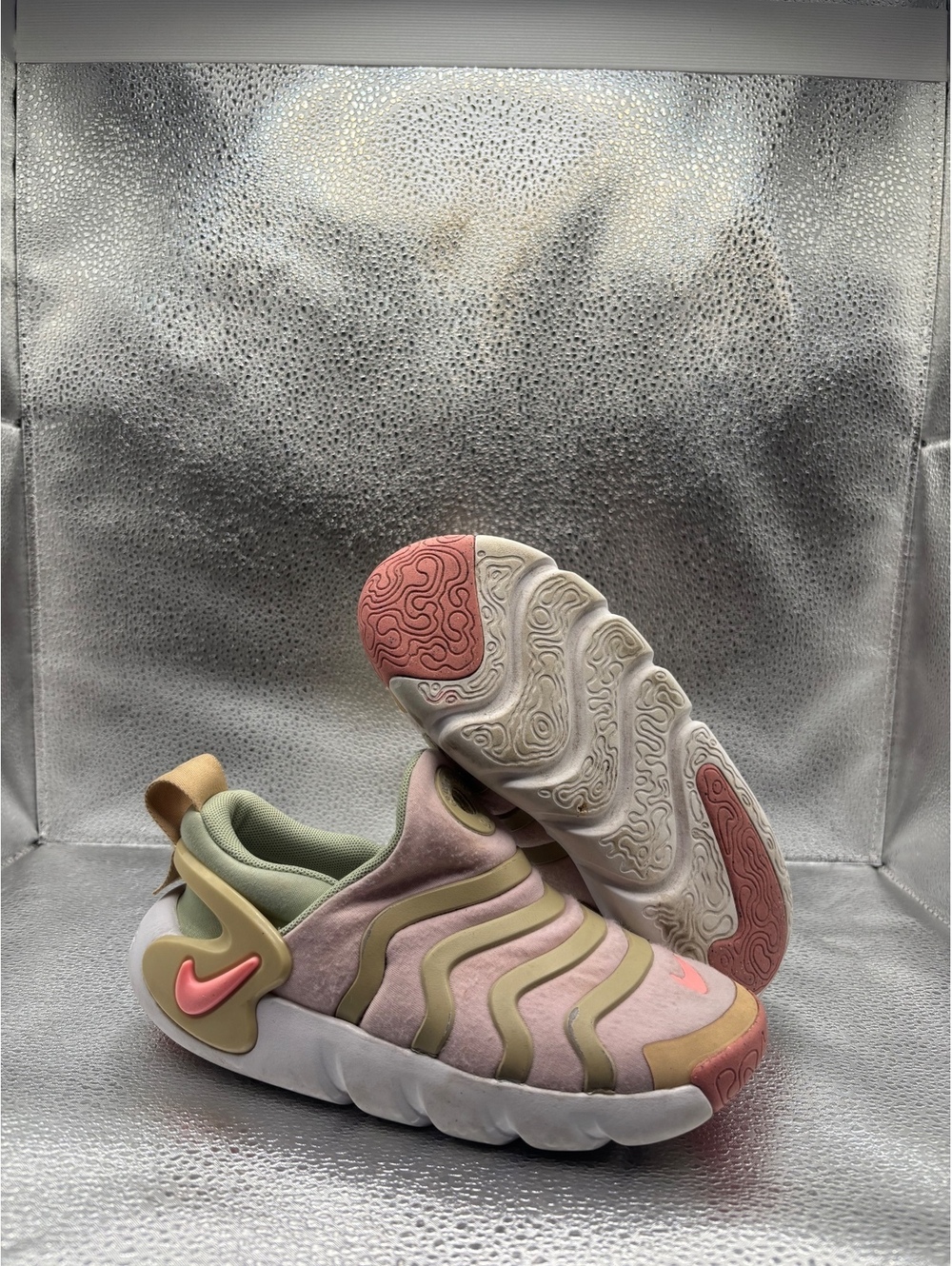 Nike dynamo go pink foam sesame